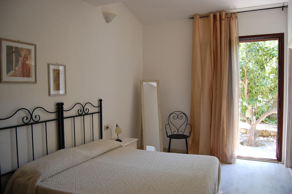 Bed and Breakfast Andrea E Valentina à S'archittu Cuglieri Chambre photo